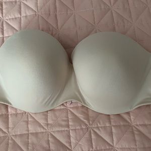 Victoria’s Secret Body by Victoria Lightly Lined Strapless Bra Size 38DDD